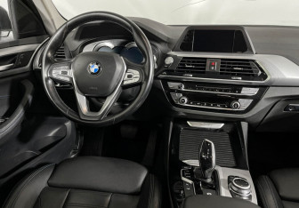 Подержанный автомобиль BMW X3 2018 года (15 фото)