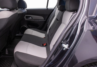 Подержанный автомобиль Chevrolet Cruze Hatchback 2013 года (11 фото)