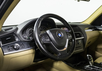 Подержанный автомобиль BMW X3 2013 года (10 фото)