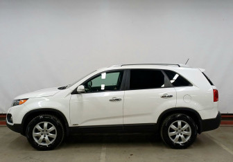 Подержанный автомобиль Kia Sorento 2011 года (8 фото)