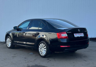 Подержанный автомобиль Skoda Octavia Liftback 2016 года (7 фото)