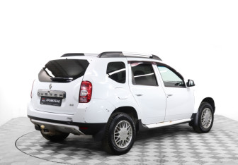 Подержанный автомобиль Renault Duster 2014 года (5 фото)