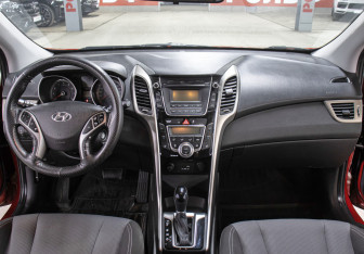 Подержанный автомобиль Hyundai i30 Hatchback 2015 года (14 фото)