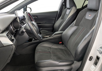 Подержанный автомобиль Toyota C-HR 2021 года (21 фото)