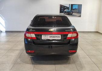Подержанный автомобиль Chevrolet Epica 2008 года (6 фото)