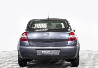 Подержанный автомобиль Renault Megane Sedan 2008 года (5 фото)