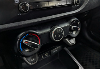 Подержанный автомобиль Kia Rio Hatchback 2019 года (14 фото)