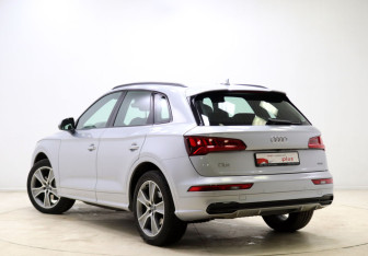 Подержанный автомобиль Audi Q5 2019 года (7 фото)