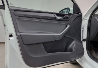 Подержанный автомобиль Skoda Rapid Liftback 2019 года (9 фото)