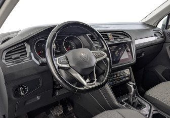 Подержанный автомобиль Volkswagen Tiguan 2021 года (15 фото)