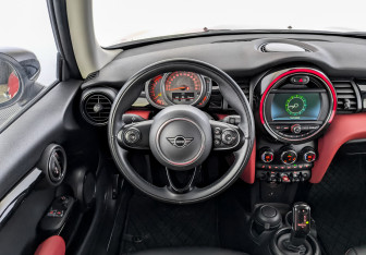 Подержанный автомобиль MINI Hatch 2021 года (21 фото)