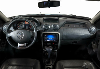 Подержанный автомобиль Renault Duster 2014 года (8 фото)