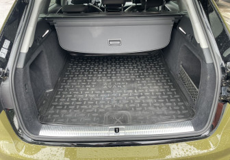 Подержанный автомобиль Audi A4 Wagon 2019 года (13 фото)