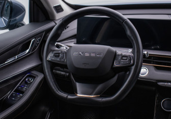 Подержанный автомобиль Exeed LX 2022 года (15 фото)