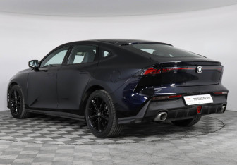 Подержанный автомобиль Changan UNI-V 2024 года (7 фото)