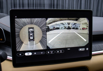 Подержанный автомобиль Zeekr 001 2023 года (18 фото)