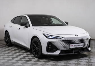 Подержанный автомобиль Changan UNI-V 2023 года (3 фото)