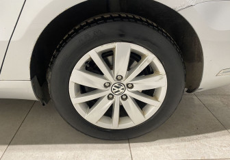 Подержанный автомобиль Volkswagen Passat Sedan 2011 года (12 фото)