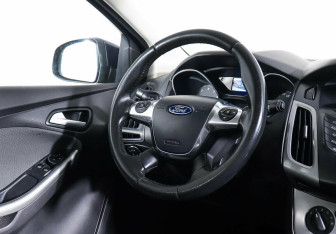 Подержанный автомобиль Ford Focus Hatchback 2013 года (12 фото)