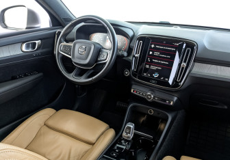 Подержанный автомобиль Volvo XC40 2021 года (28 фото)