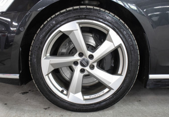 Подержанный автомобиль Audi A8 2019 года (27 фото)