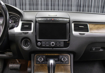 Подержанный автомобиль Volkswagen Touareg 2015 года (15 фото)