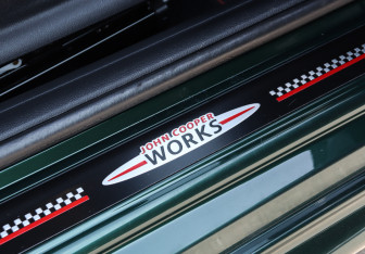 Подержанный автомобиль MINI Hatch 2017 года (25 фото)