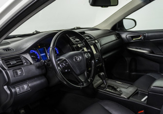 Подержанный автомобиль Toyota Camry Sedan 2015 года (10 фото)