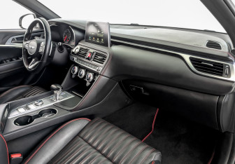Подержанный автомобиль Genesis G70 2021 года (11 фото)