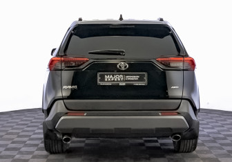 Подержанный автомобиль Toyota RAV4 2022 года (6 фото)