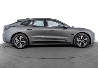 Подержанный автомобиль Zeekr 001 2022 года (4 фото)