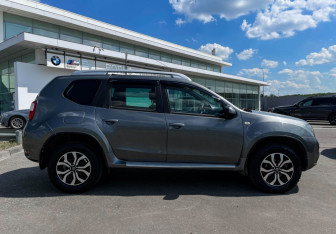 Подержанный автомобиль Nissan Terrano 2015 года (4 фото)