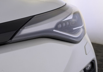 Подержанный автомобиль Toyota C-HR 2021 года (11 фото)