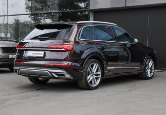 Подержанный автомобиль Audi Q7 2020 года (4 фото)
