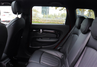 Подержанный автомобиль MINI Clubman Wagon 2022 года (10 фото)
