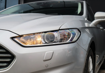 Подержанный автомобиль Ford Mondeo Sedan 2015 года (25 фото)