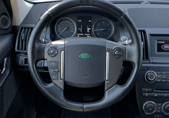 Подержанный автомобиль Land Rover Freelander 2013 года (14 фото)