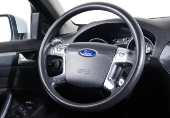 Подержанный автомобиль Ford Mondeo Sedan 2014 года (11 фото)