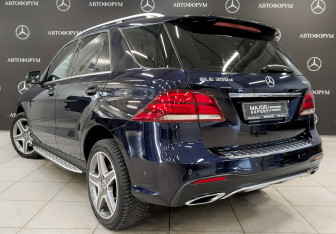 Подержанный автомобиль Mercedes-Benz GLE 2017 года (7 фото)