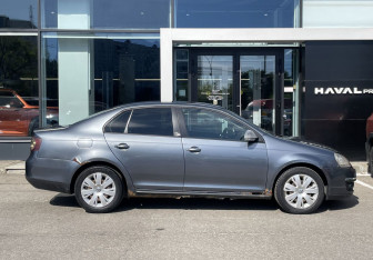 Подержанный автомобиль Volkswagen Jetta Sedan 2008 года (4 фото)