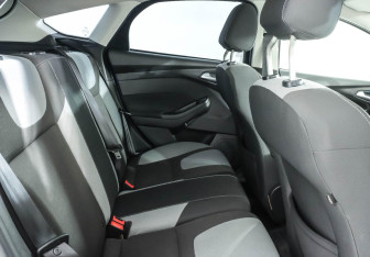 Подержанный автомобиль Ford Focus Hatchback 2013 года (19 фото)