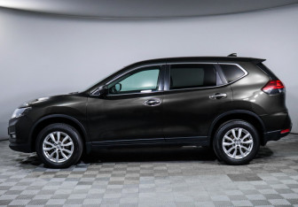 Подержанный автомобиль Nissan X-Trail 2021 года (8 фото)