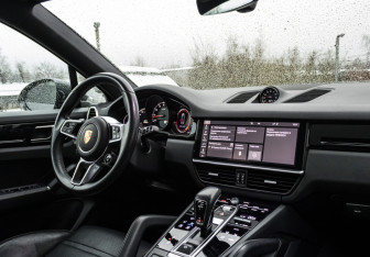 Подержанный автомобиль Porsche Cayenne 2020 года (14 фото)