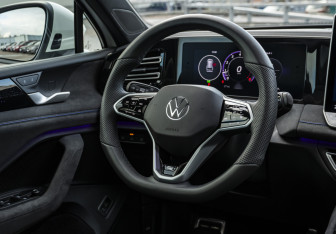 Подержанный автомобиль Volkswagen Tiguan 2024 года (10 фото)