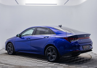 Подержанный автомобиль Hyundai Elantra Sedan 2021 года (3 фото)