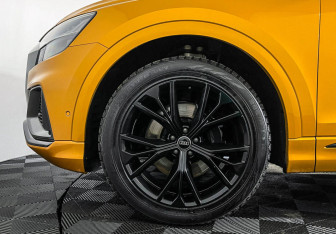 Подержанный автомобиль Audi Q8 2018 года (30 фото)