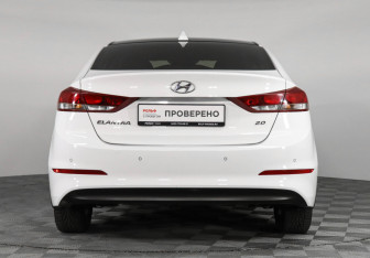 Подержанный автомобиль Hyundai Elantra Sedan 2017 года (6 фото)