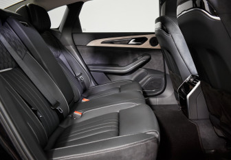 Подержанный автомобиль Hongqi H9 2024 года (10 фото)