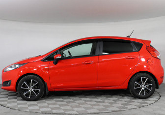 Подержанный автомобиль Ford Fiesta Hatchback 2019 года (8 фото)