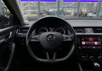 Подержанный автомобиль Skoda Octavia Liftback 2018 года (14 фото)